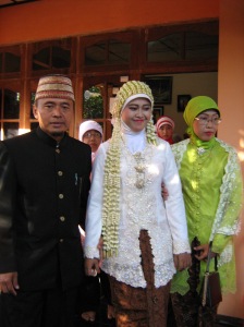 Mbak Lia with our lovely Pap-Bu :) *akad*